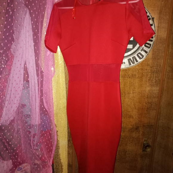 Multiple dresses - Picture 5 of 5